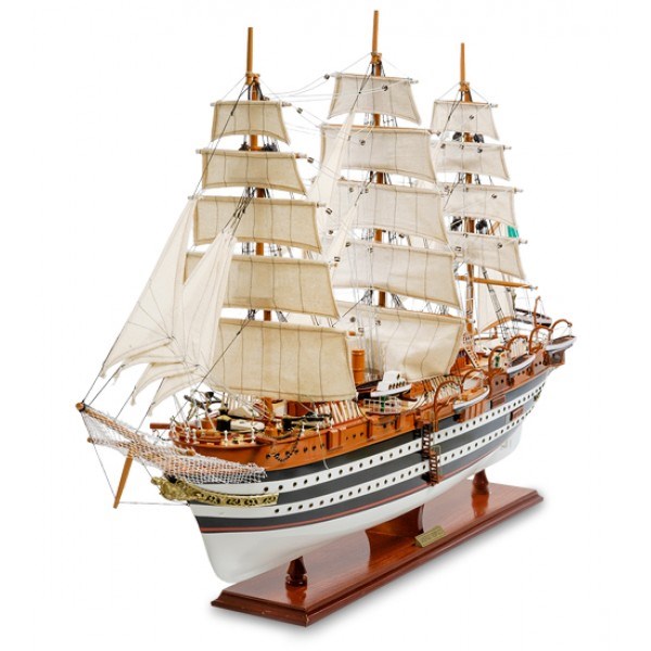 Модель корабля Amerigo Vespucci