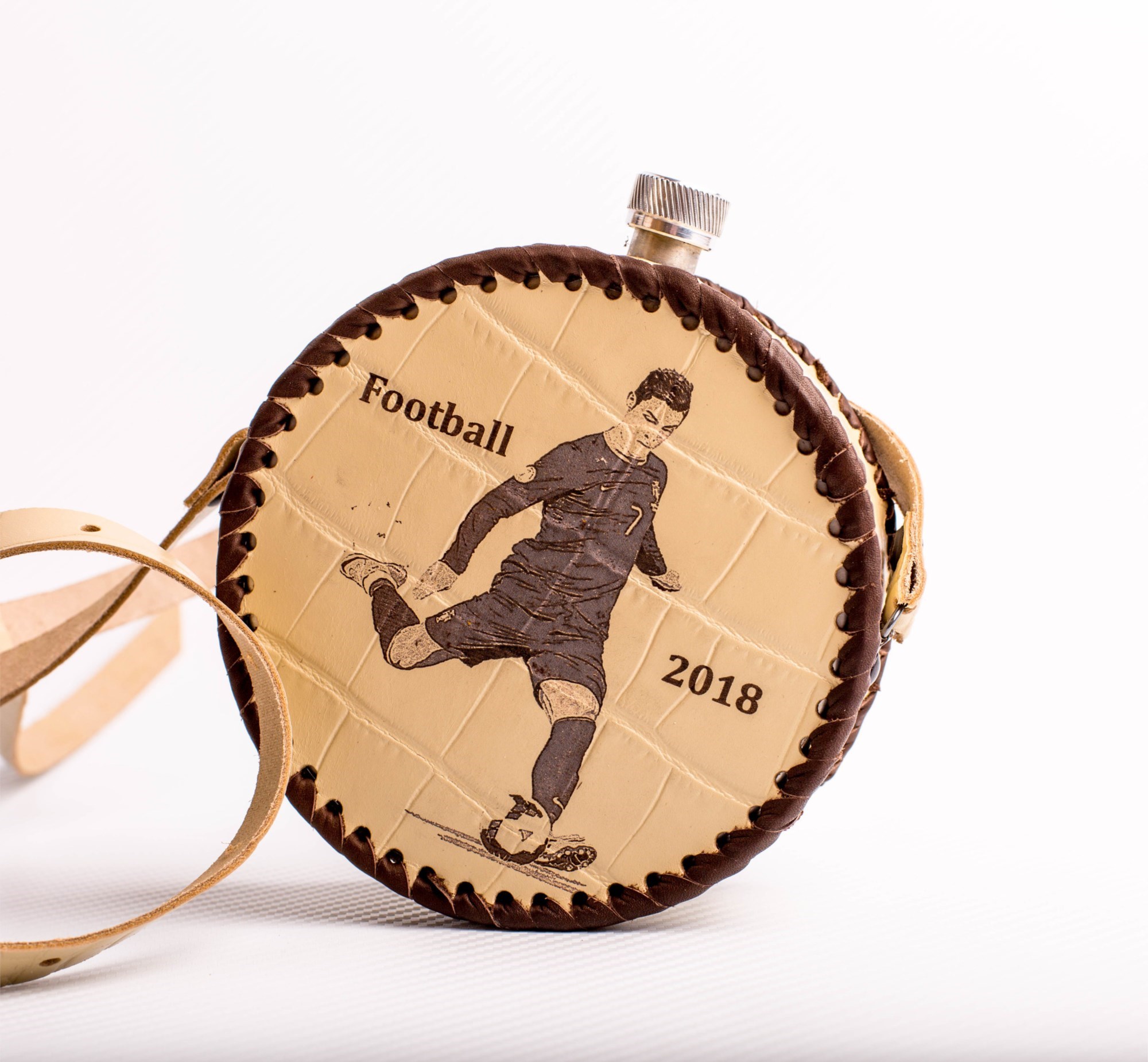 Фляга круглая в кожаном чехле Football-2018, 500 мл