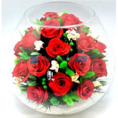Композиция из роз в стекле в вакууме