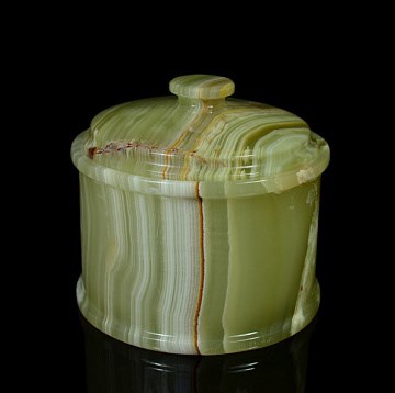 Красивая сахарница из оникса