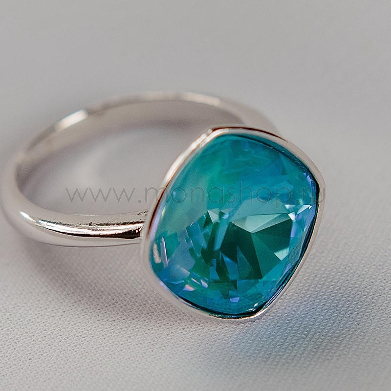 Кольцо «Чаровница» с голубым кристаллом Swarovski