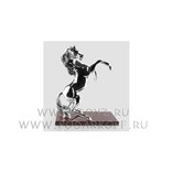 Скульптура "Конь на дыбах"
