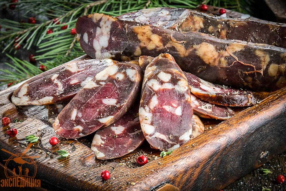 Домашняя колбаса из мяса оленя
