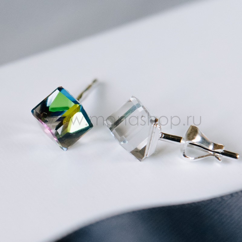 Серьги Миражи с зелеными кубиками-хамелеонами Swarovski