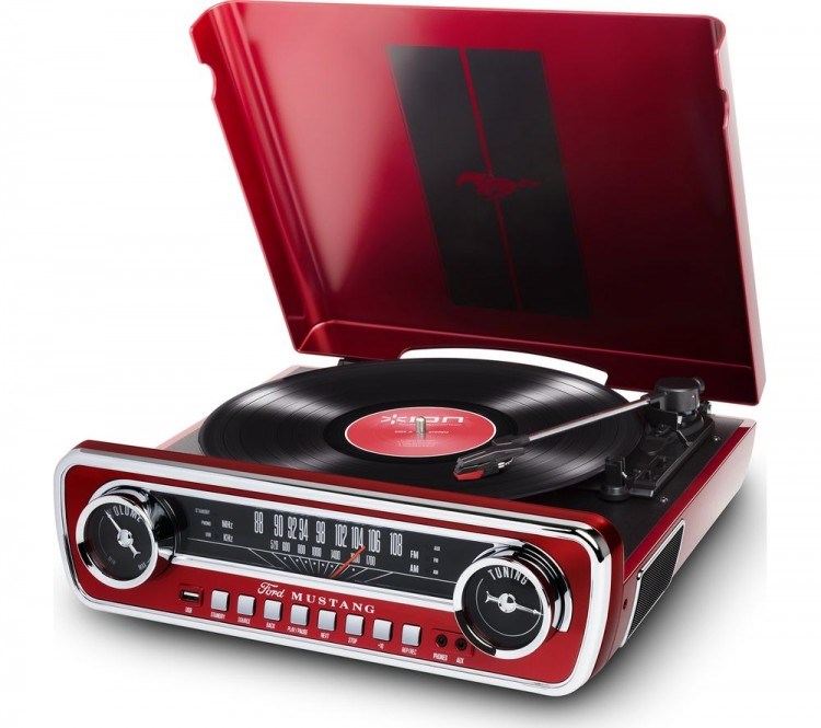 Ретро-проигрыватель пластинок Crosley Revolution Orange