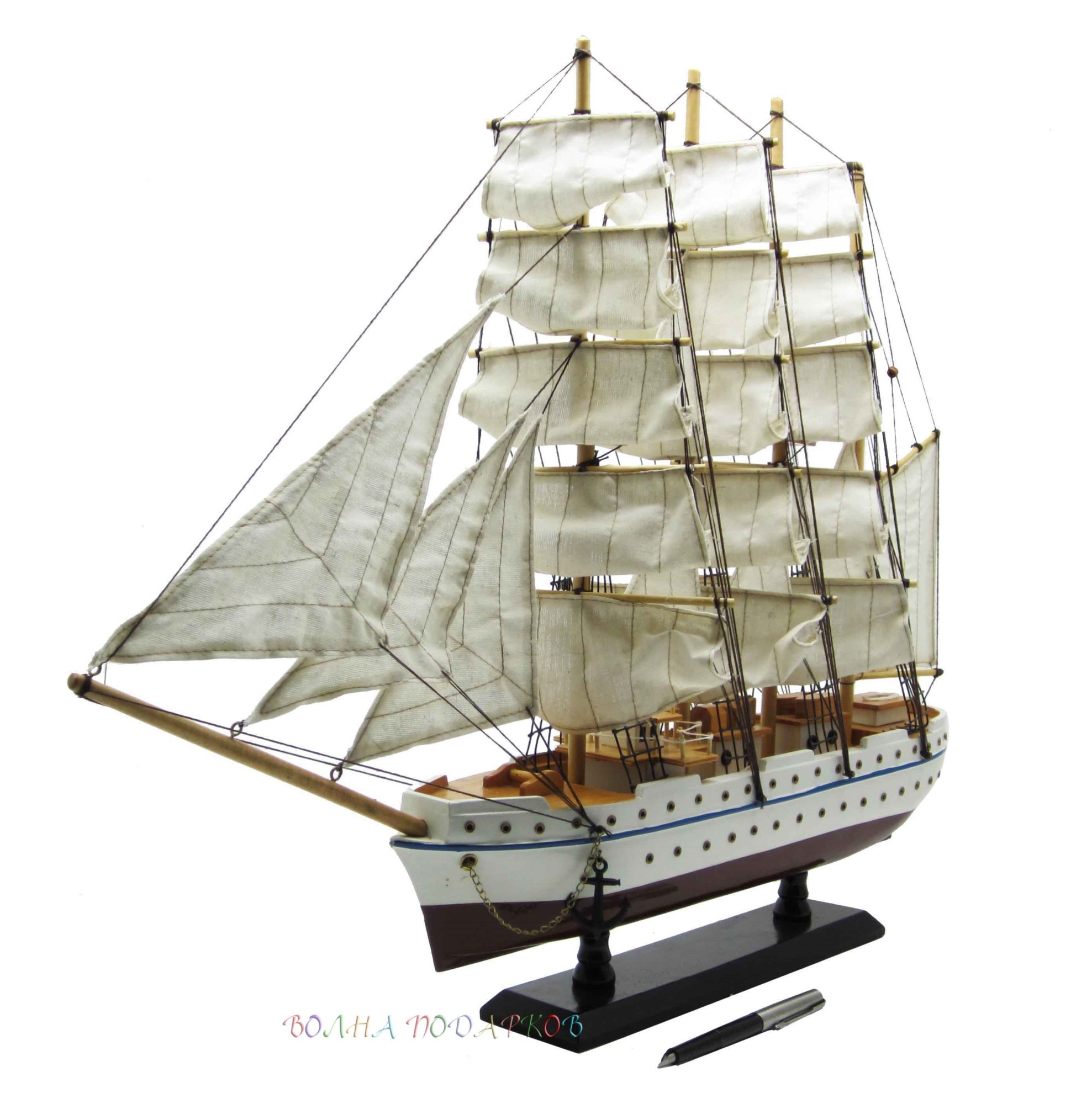 Модель парусника "Belem"