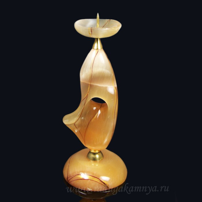Подсвечник из селенита Парус