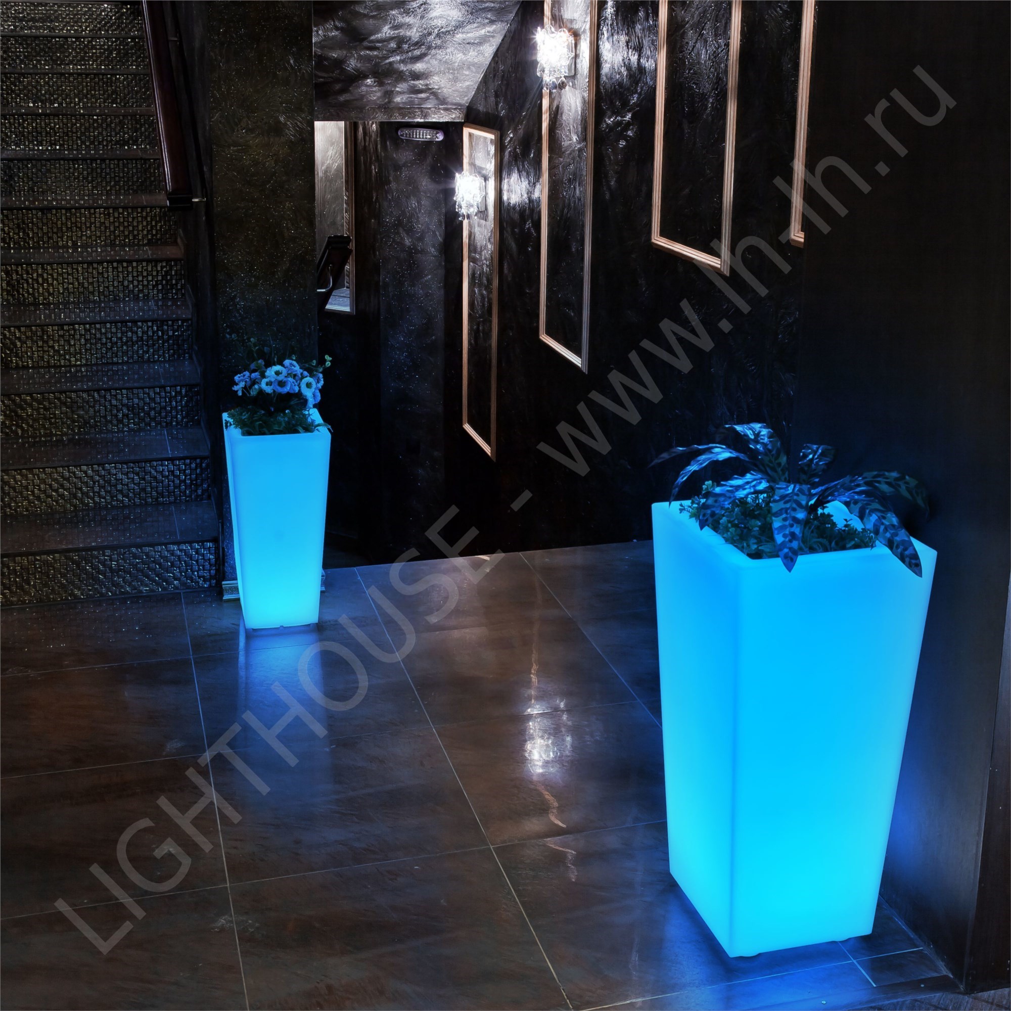 Светящееся LED кашпо-конус Flow RGB Accum L