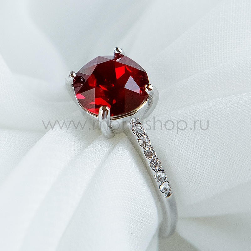 Кольцо с красным кристаллом Swarovski Классика
