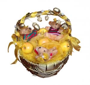 Сувенирная корзинка с мягкими игрушками, мишки