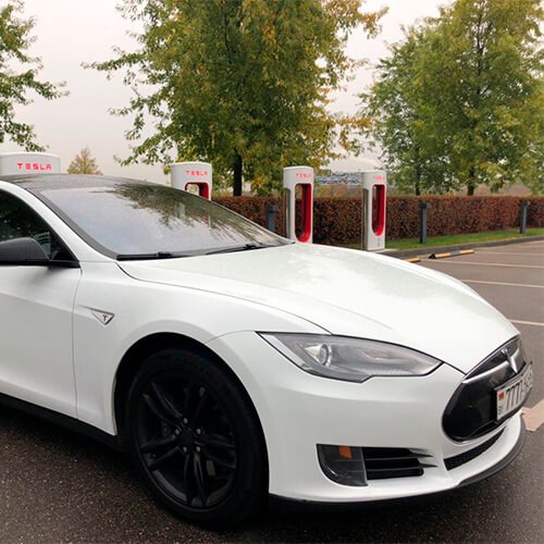 Аренда Tesla Model 3 на 1 час (полный привод)