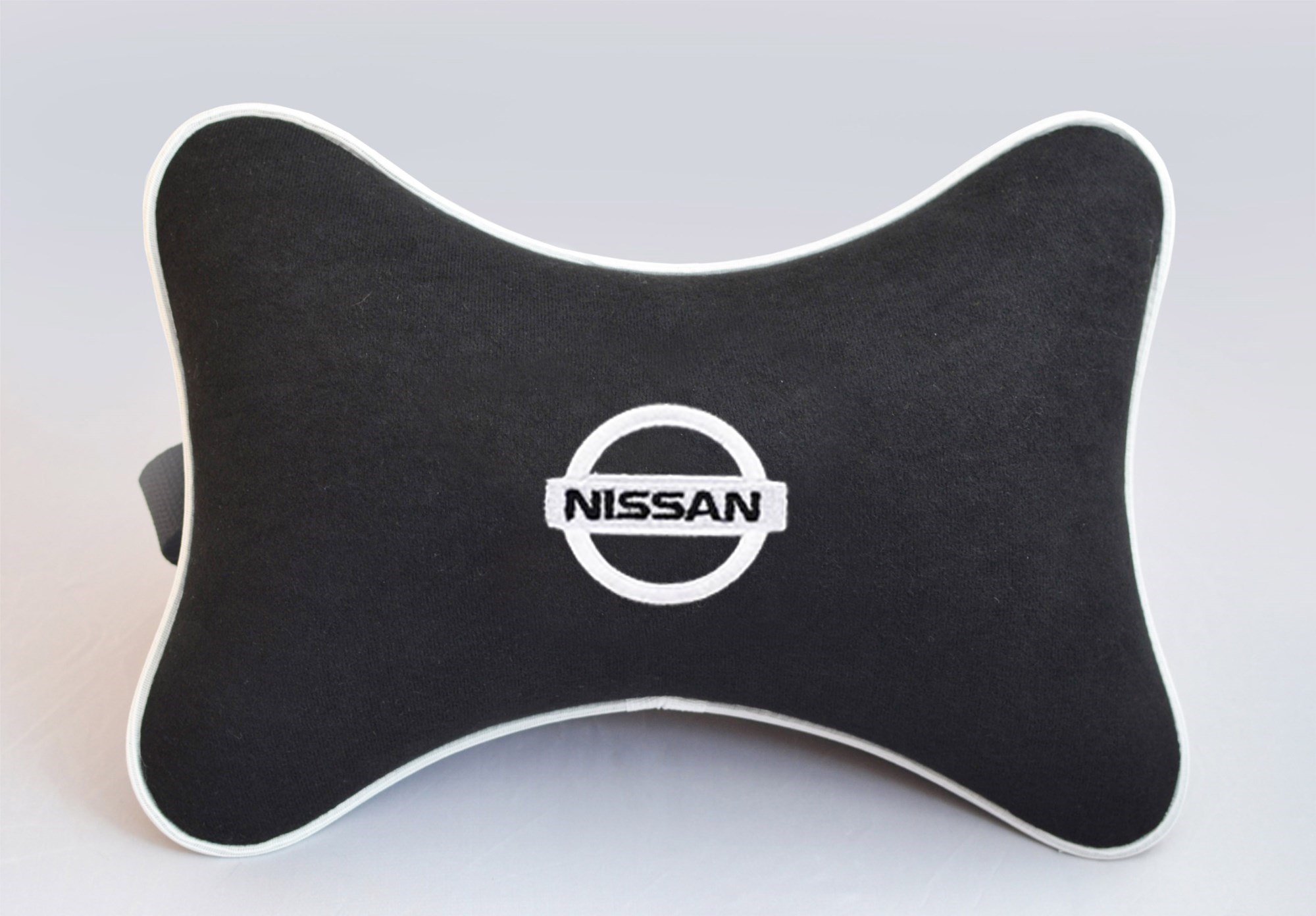 Подушка на подголовник из черного велюра Nissan