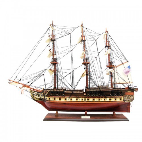 Модель парусника USS Constitution
