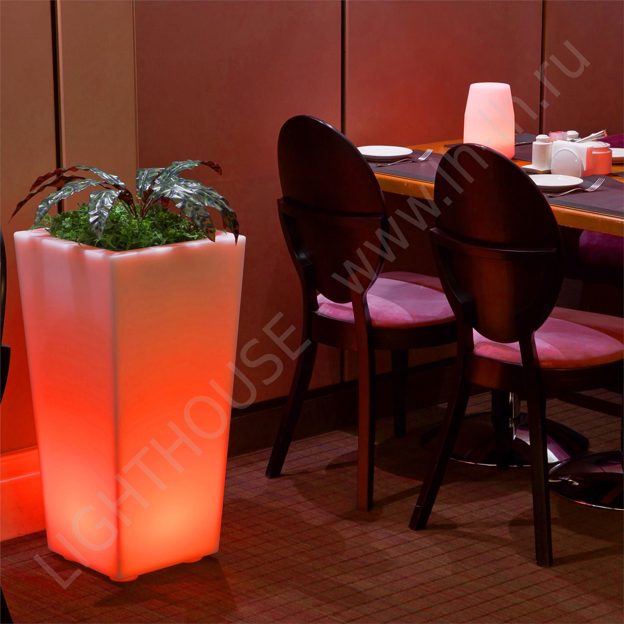 Светящееся LED кашпо-конус Flow RGB Accum S
