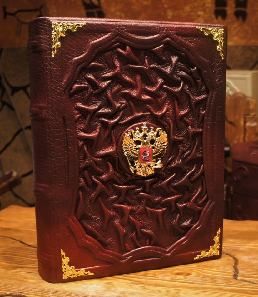 Книга Московский Кремль на двух языках