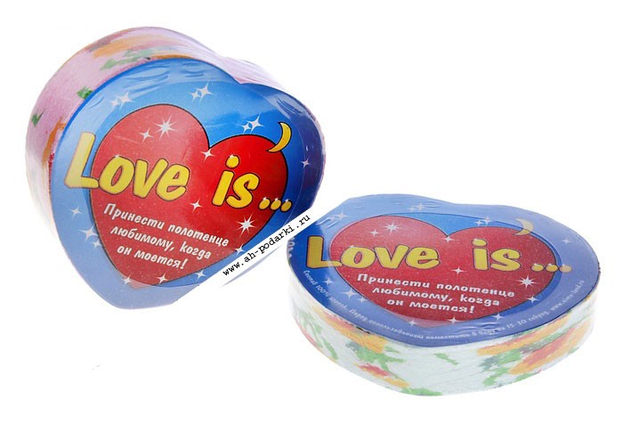 Полотенце-сердце Love is...