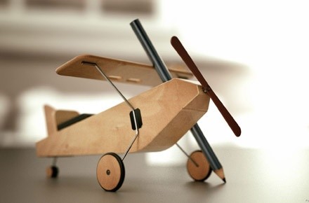Самолет для детей из дерева