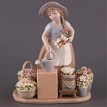 Статуэтка "Цветочница"