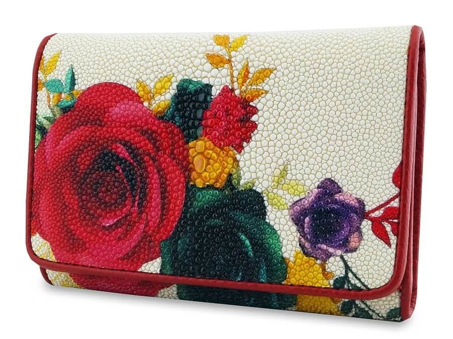Кошелек женский из ската с цветами