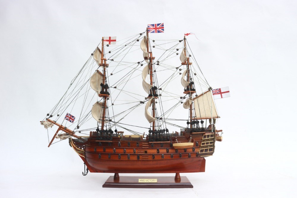 Модель парусника HMS Victory
