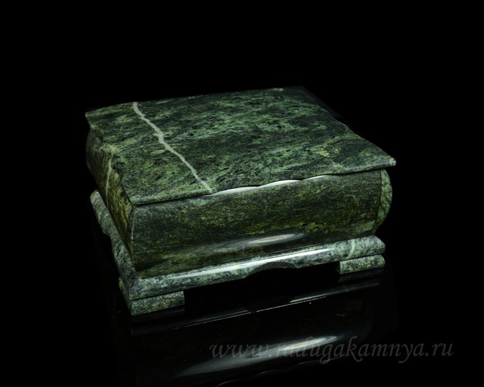Ларец из змеевика, 155*120*75 мм.