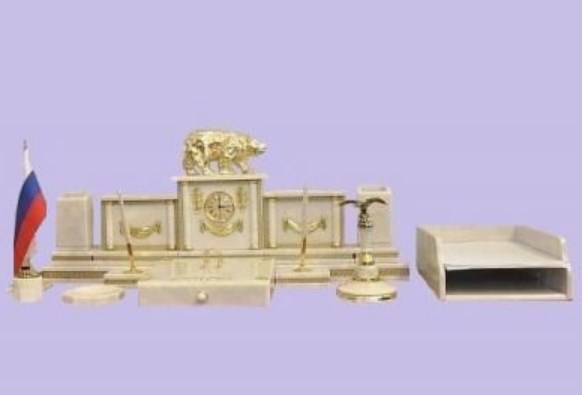 Настольный набор из белого мрамора с фигуркой медведя