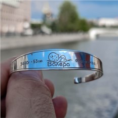 Незамкнутый жёсткий серебряный браслет с гравировкой, 925 проба