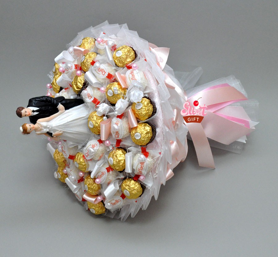 Свадебный букет из конфет (64 фото)