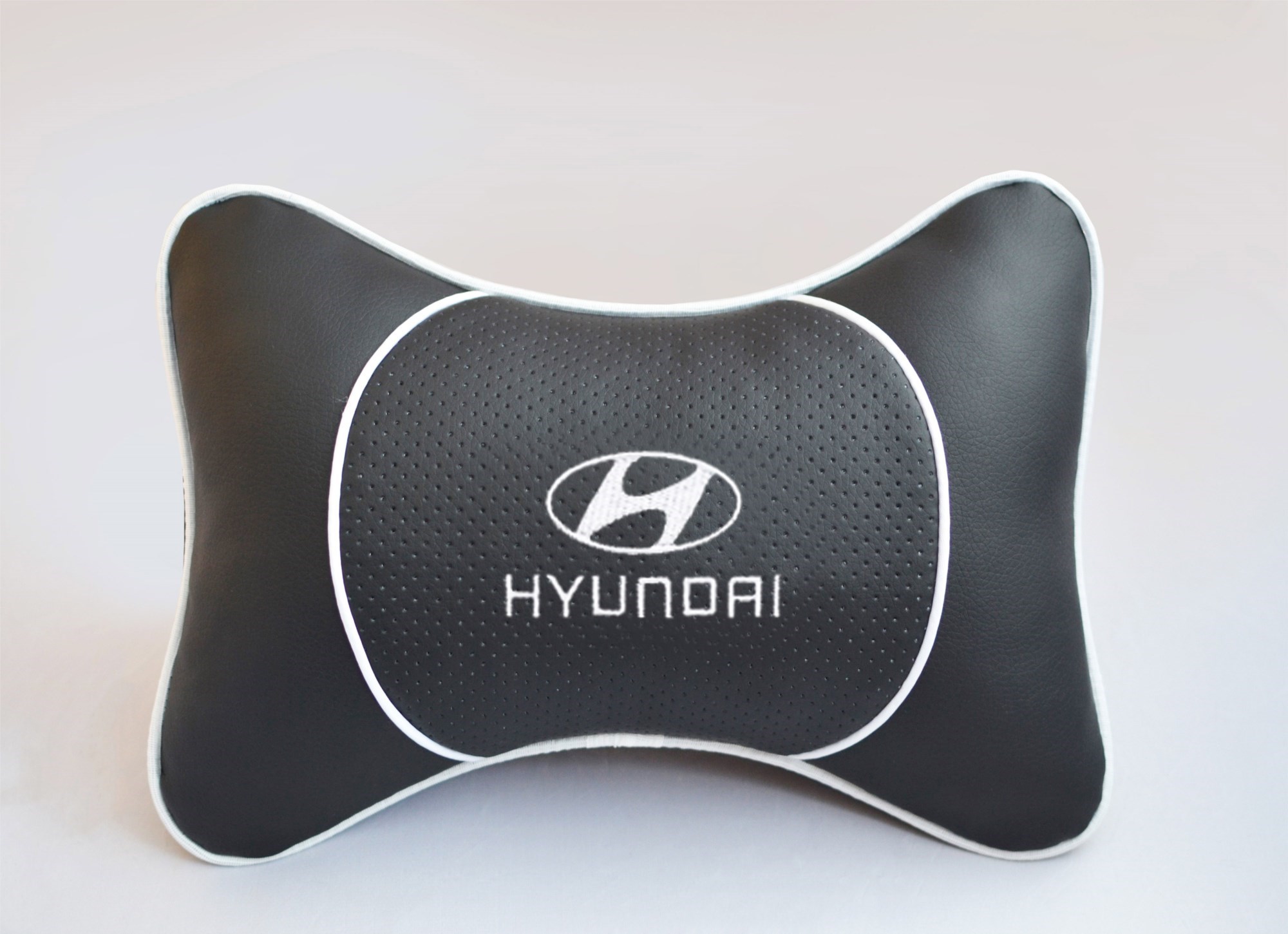 Подушка-подголовник Люкс с черной вставкой экокожи Hyundai