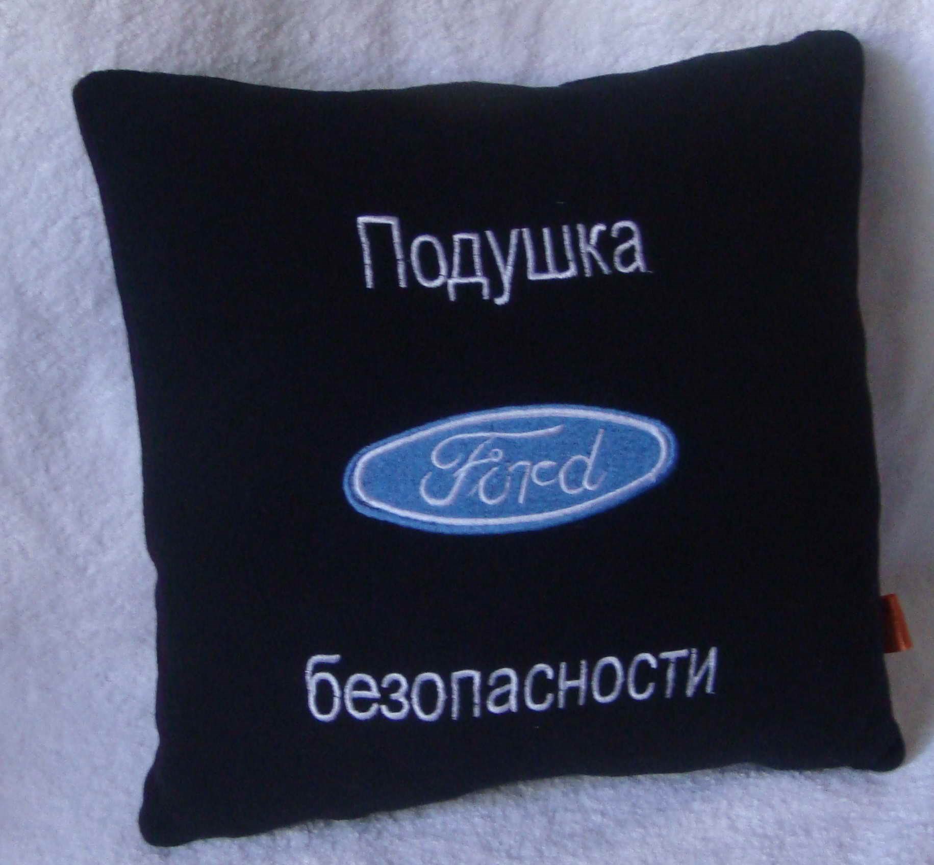 Серая подушка Ford – подушка безопасности