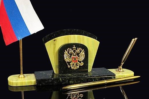 Письменный прибор из змеевика и офиокальцита Герб