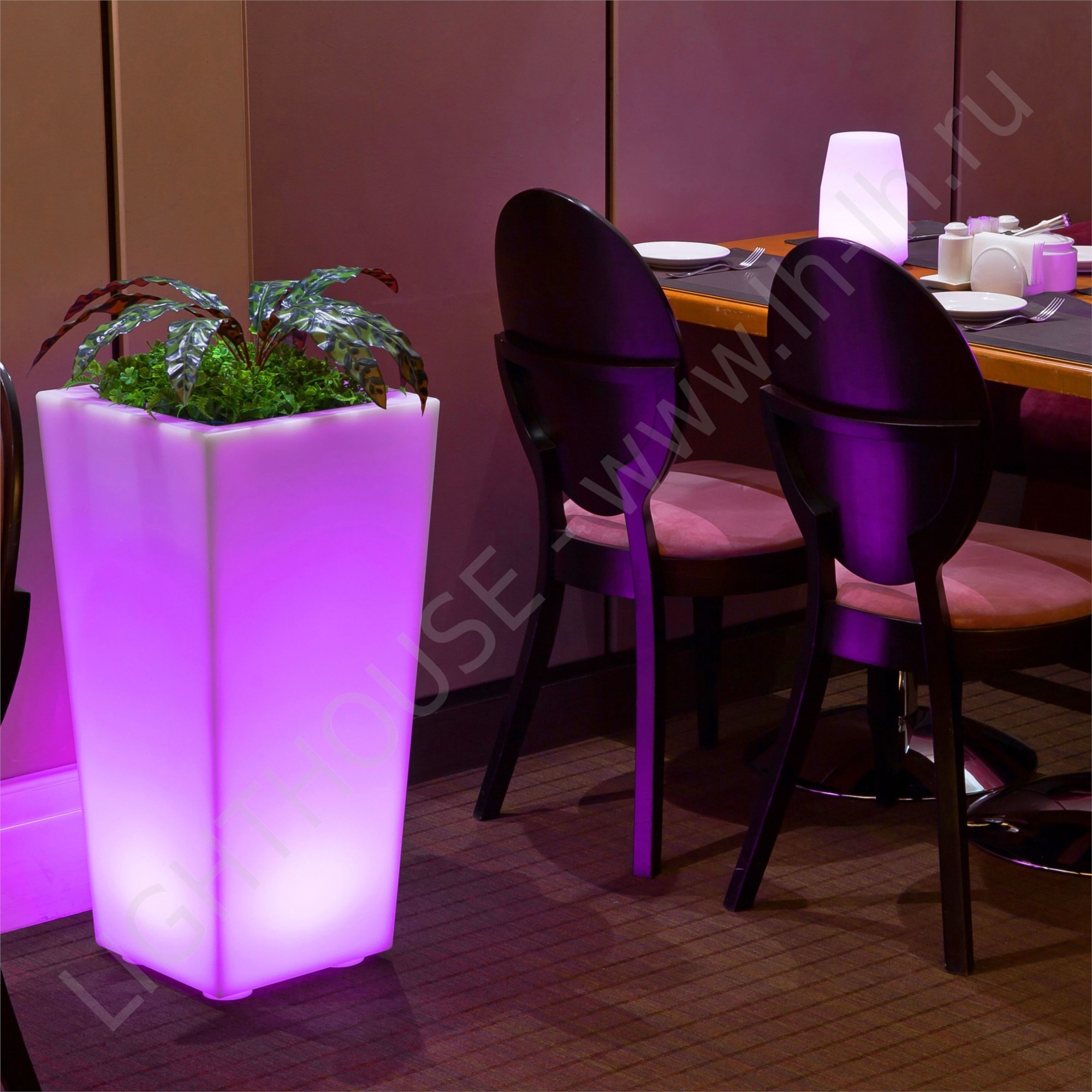 Светящееся LED кашпо-конус Flow 220V RGB M