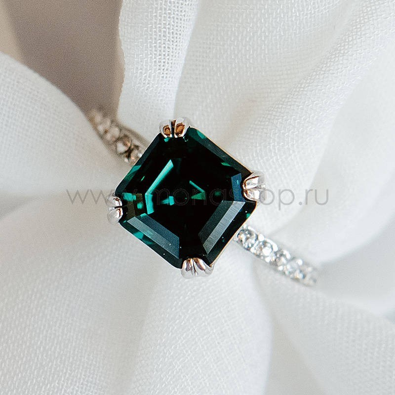 Кольцо с изумрудным кристаллом Swarovski «Принцесса»