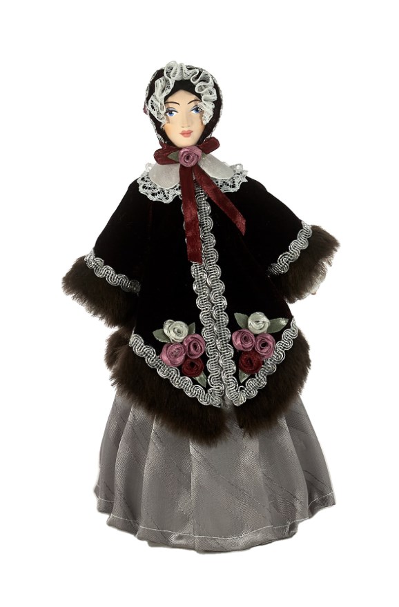 Кукла Дама в бархатном салопе. 1850-е годы. Петербург