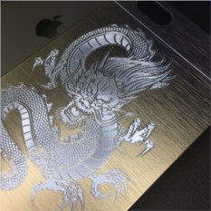 Чехол золотистого цвета для Iphone 6 с гравировкой