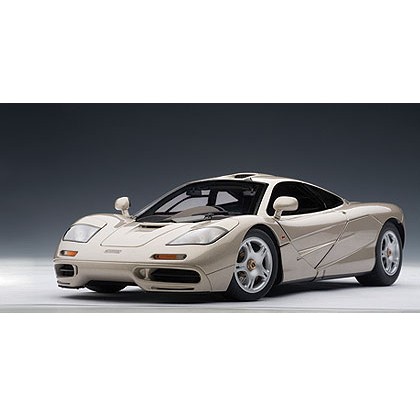 Модель McLaren F1 Road Car short tail 1994'
