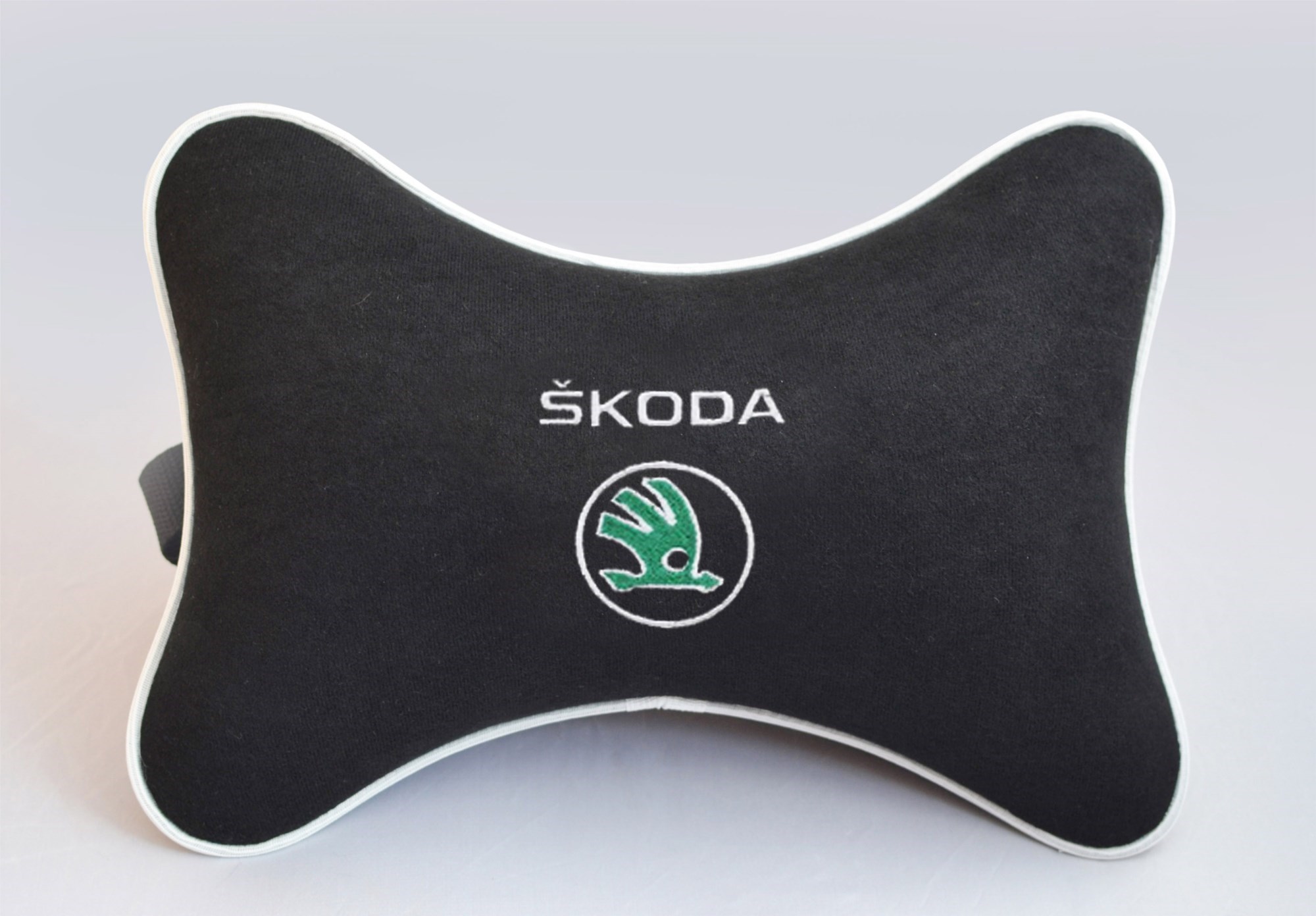 Подушка на подголовник из черного велюра Skoda