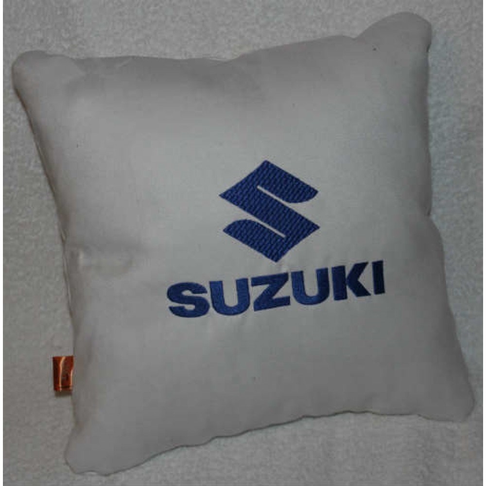Белая подушка с синей вышивкой Suzuki