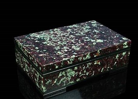Ларец из эвдиалита