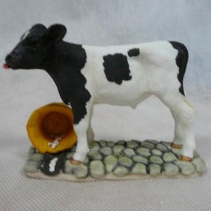 Фигурка «Телёнок чёрный с белым» Enesco