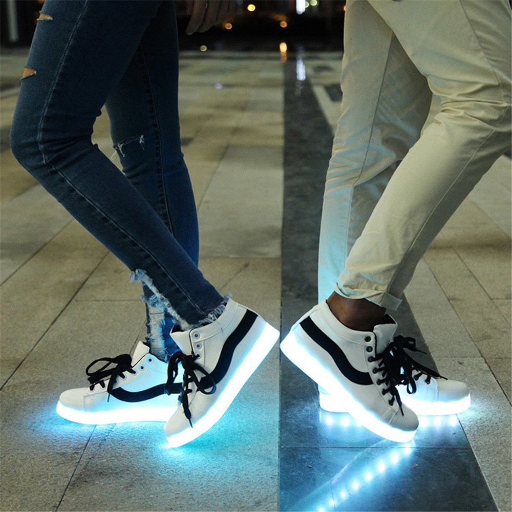 Светящиеся LED кроссовки с полоской