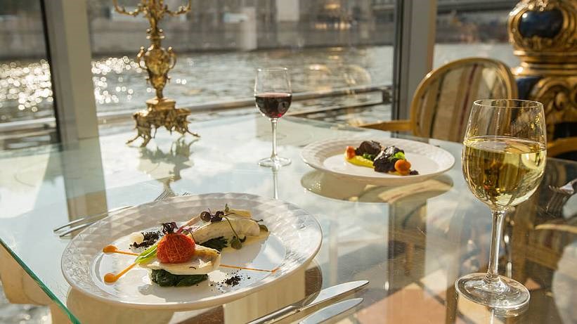 Романтический ужин на теплоходе River Palace