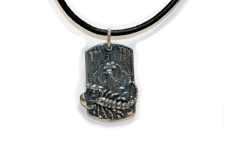 Серебряный жетон знак зодиака Скорпион с гравировкой