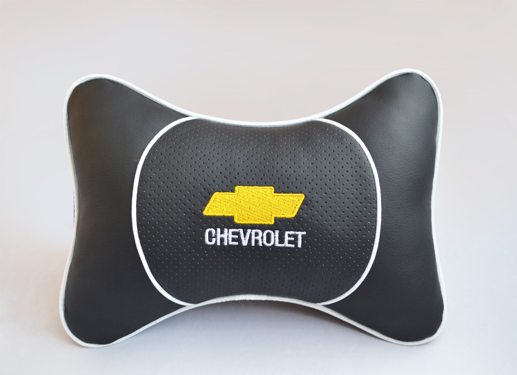Подушка-подголовник Люкс с черной экокожей Chevrolet
