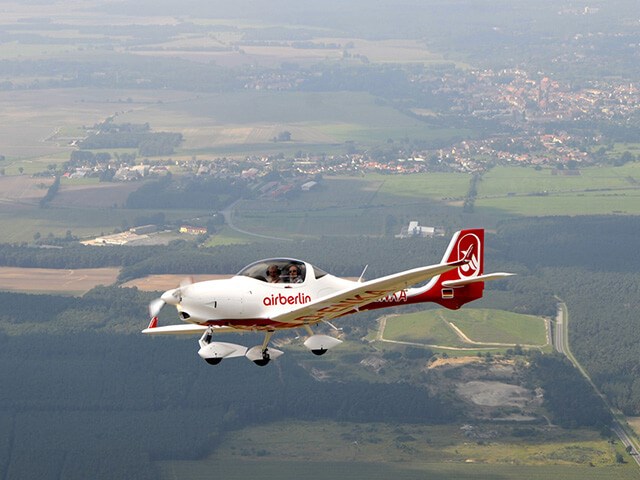 20 минут полета на Aquila A210