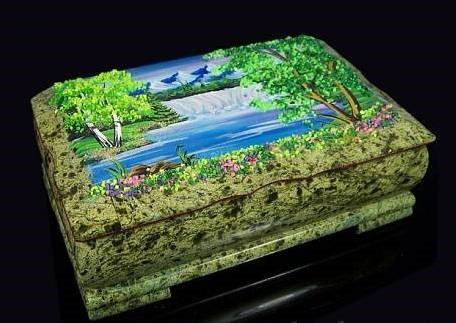 Ларец из змеевика, панно из камня Лето