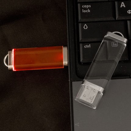 Флешка прозрачная SHINE (32 Gb) с красной подсветкой