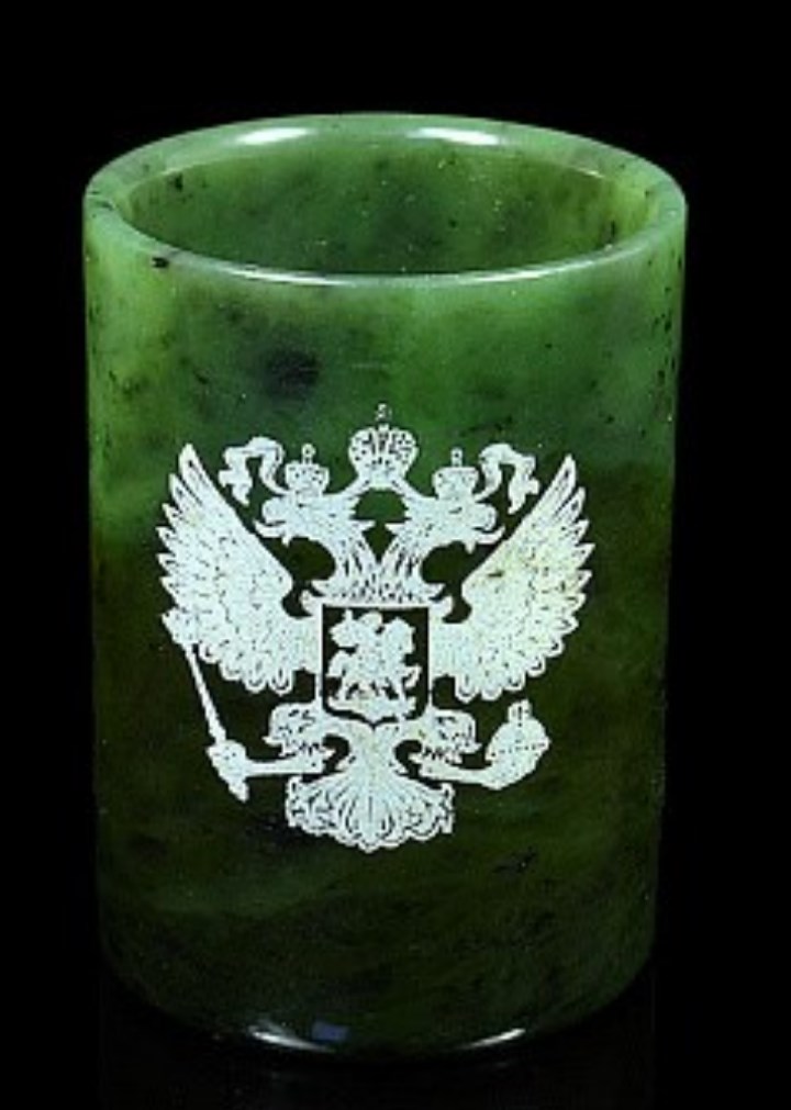Рюмка из нефрита Герб