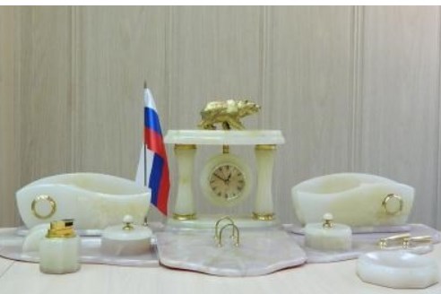 Настольный набор из оникса с медведем