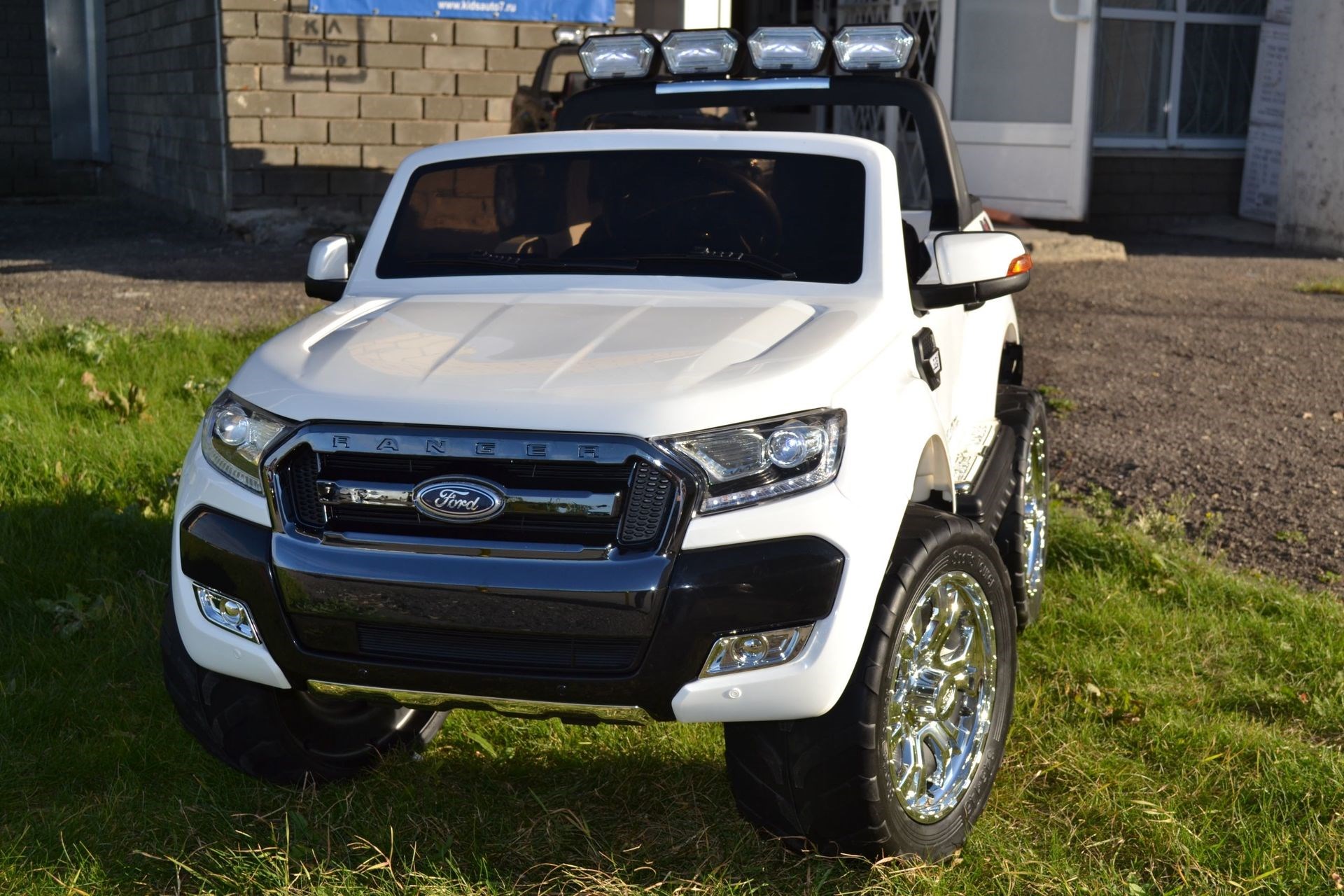 Детский электромобиль Ford Ranger 4x4